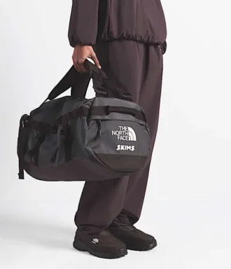 Bolsa de viaje Base Camp de The North Face X SKIMS – Pequeña Bolsa de viaje Base Camp de The North Face X SKIMS – Pequeña
