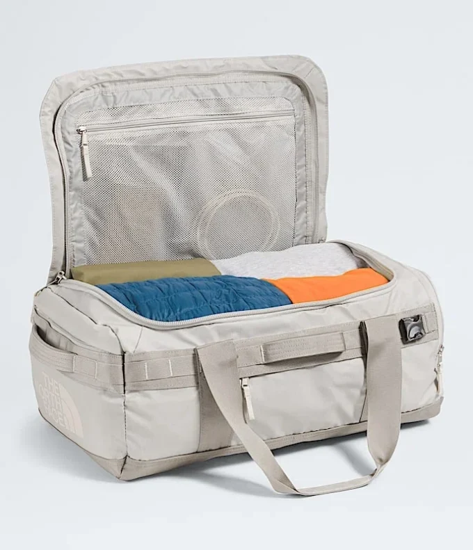 Bolsa de viaje Base Camp Voyager — 42 l