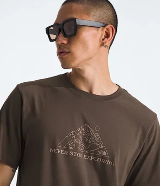Camiseta de manga corta Evolution Mtn Base para hombre — Gráfico