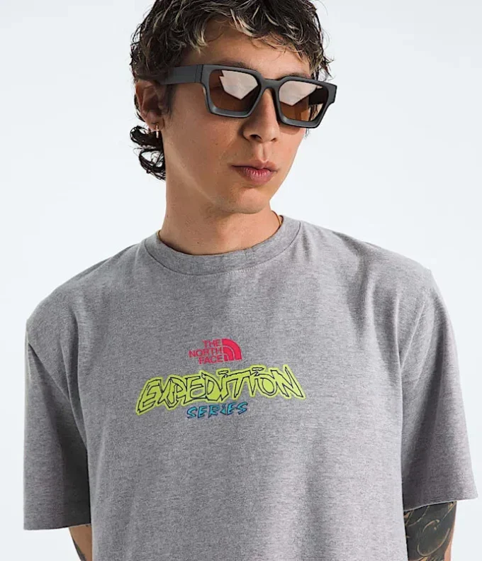 Camiseta de manga corta para hombre TNF™ Essential Expedition Series — Gráfico