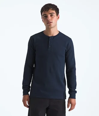 Camiseta de manga larga con cuello henley para hombre