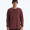Camiseta de manga larga con cuello henley para hombre
