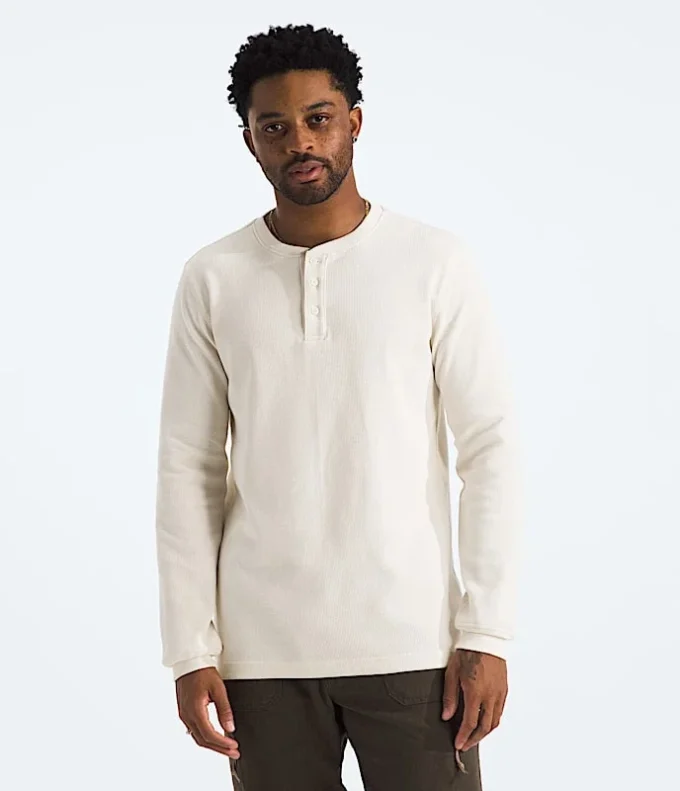 Camiseta de manga larga con cuello henley para hombre