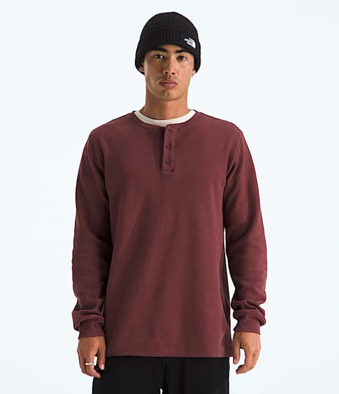 Camiseta de manga larga con cuello henley para hombre