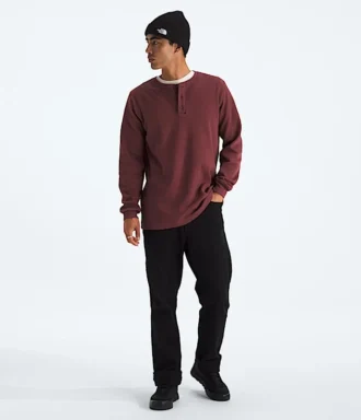 Camiseta de manga larga con cuello henley para hombre