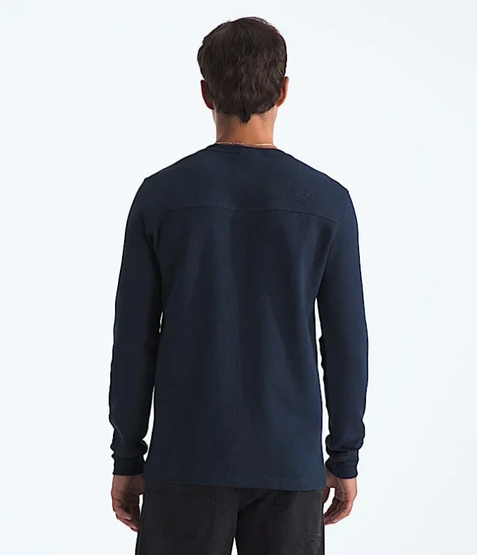 Camiseta de manga larga con cuello henley para hombre