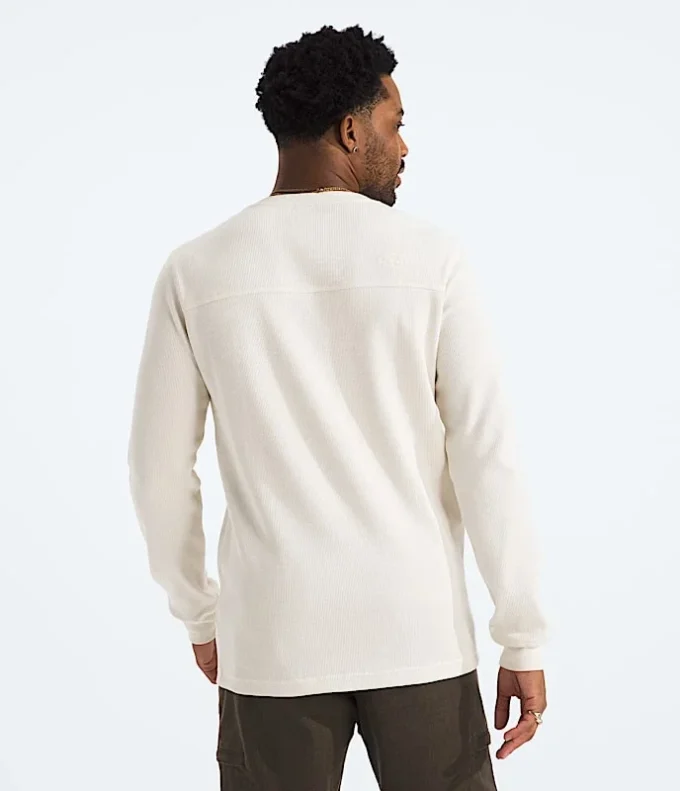 Camiseta de manga larga con cuello henley para hombre