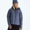 Chaqueta con capucha THERMOBALL™ para mujer