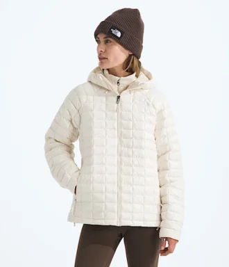 Chaqueta con capucha THERMOBALL™ para mujer