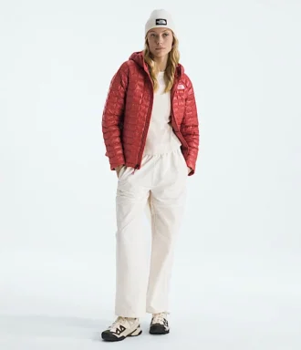 Chaqueta con capucha THERMOBALL™ para mujer
