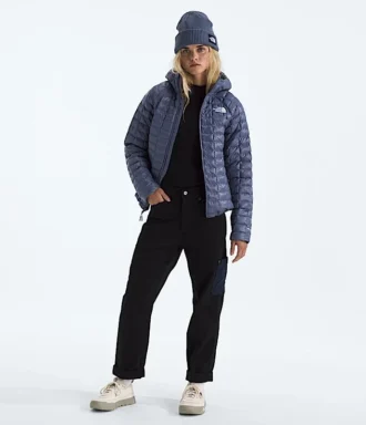 Chaqueta con capucha THERMOBALL™ para mujer