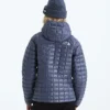 Chaqueta con capucha THERMOBALL™ para mujer