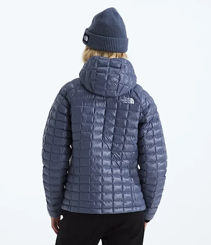 Chaqueta con capucha THERMOBALL™ para mujer
