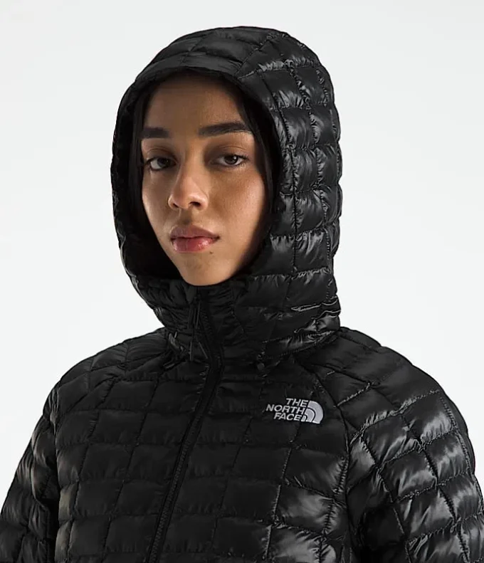 Chaqueta con capucha THERMOBALL™ para mujer