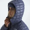 Chaqueta con capucha THERMOBALL™ para mujer