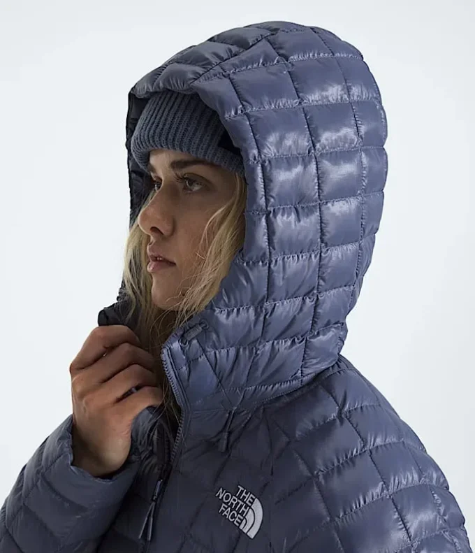 Chaqueta con capucha THERMOBALL™ para mujer