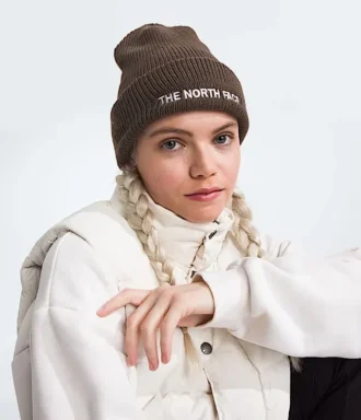 Gorro urbano bordado