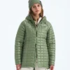 Parka con capucha THERMOBALL™ para mujer