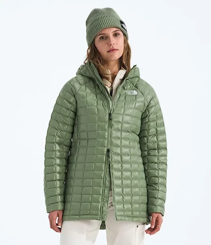 Parka con capucha THERMOBALL™ para mujer