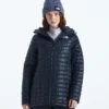 Parka con capucha THERMOBALL™ para mujer