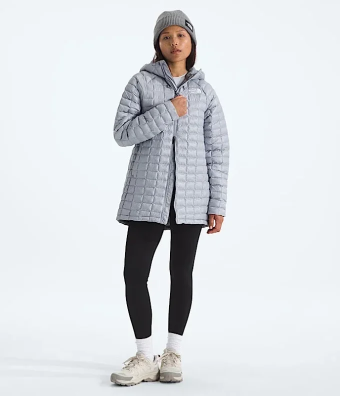 Parka con capucha THERMOBALL™ para mujer