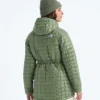 Parka con capucha THERMOBALL™ para mujer