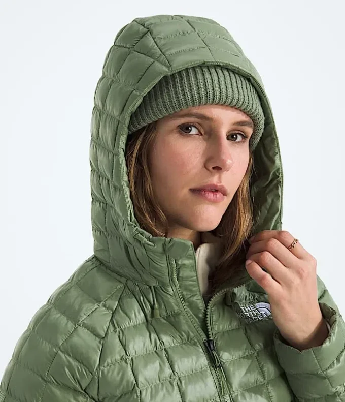 Parka con capucha THERMOBALL™ para mujer