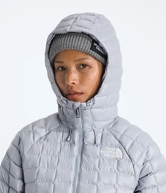 Parka con capucha THERMOBALL™ para mujer