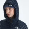 Parka con capucha THERMOBALL™ para mujer