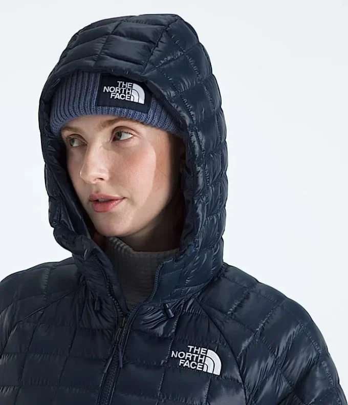Parka con capucha THERMOBALL™ para mujer