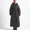 Parka envolvente Nuptse para mujer de The North Face X SKIMS Parka envolvente Nuptse para mujer de The North Face X SKIMS