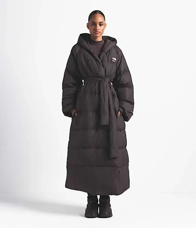 Parka envolvente Nuptse para mujer de The North Face X SKIMS Parka envolvente Nuptse para mujer de The North Face X SKIMS