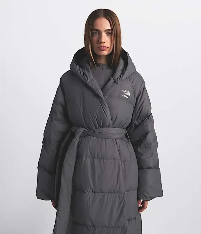 Parka envolvente Nuptse para mujer de The North Face X SKIMS Parka envolvente Nuptse para mujer de The North Face X SKIMS