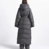 Parka envolvente Nuptse para mujer de The North Face X SKIMS Parka envolvente Nuptse para mujer de The North Face X SKIMS